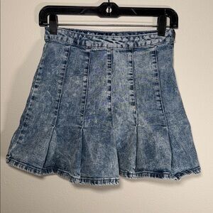 Like New No Boundaries Denim Pleated Skirt